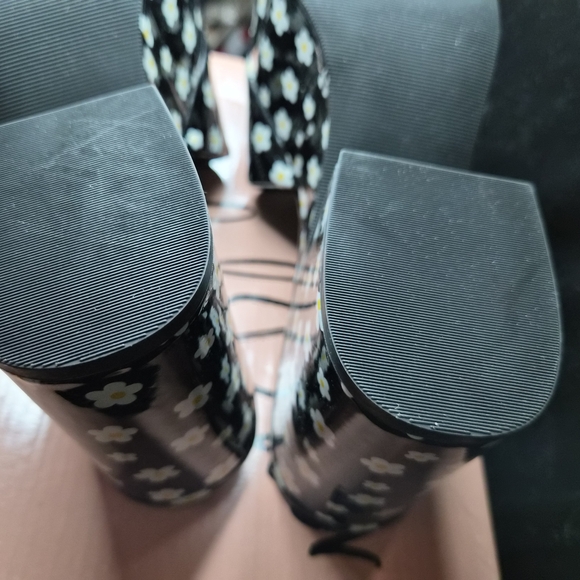 Wild Pair Black Floral Women's Shoes - Picture 10 of 12